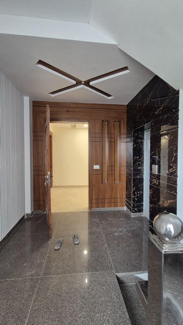 Building Lobby in 5 BHK Builder Floor at Sector 46 – for Sale