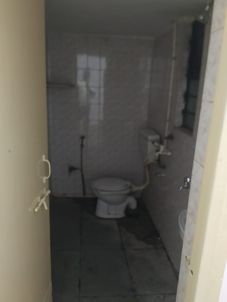 Bathroom, aarna-apartment 3 Bedroom 1800 Sq.Ft. Apartment In Senapati Bapat Road Pune 9145730