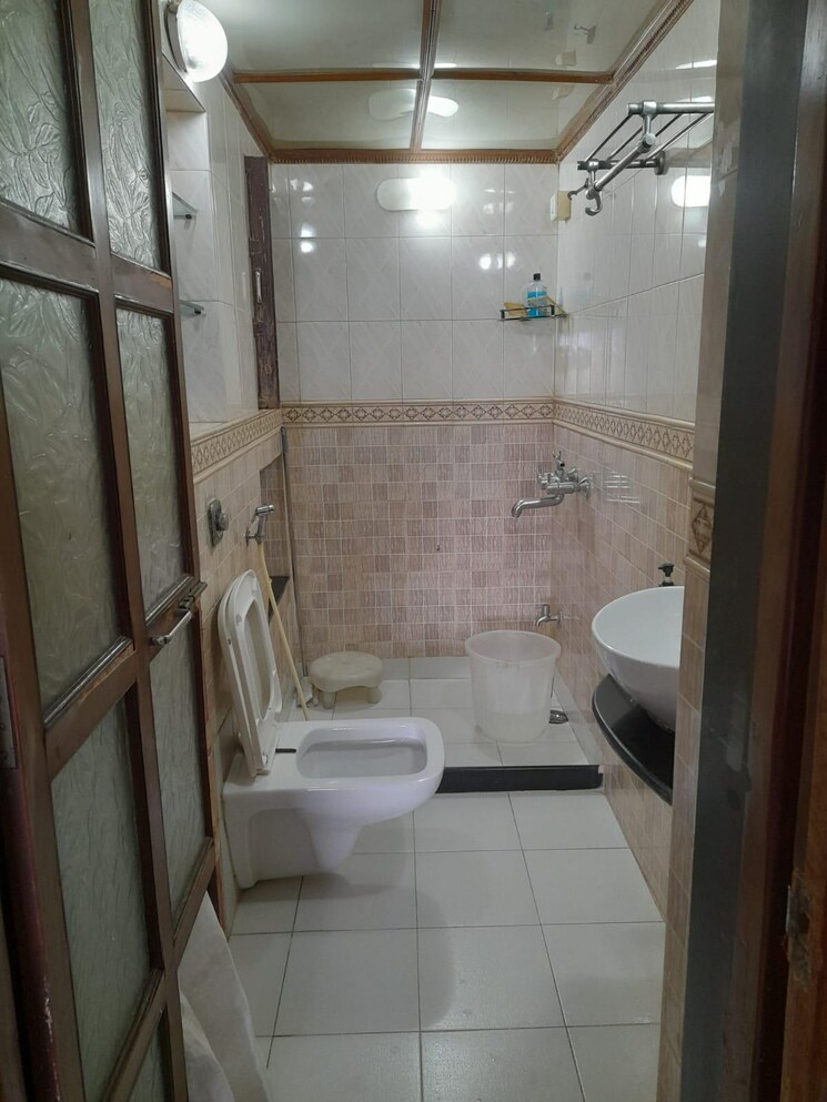 Bathroom, oshiwara-mhada 2 Bedroom 900 Sq.Ft. Apartment In Andheri West Mumbai 9145681
