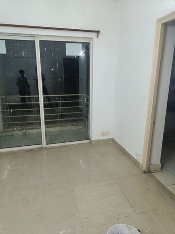 Room in 1 BHK Apartment at Arun Vihar Sector 37, Sector 37 – for Sale