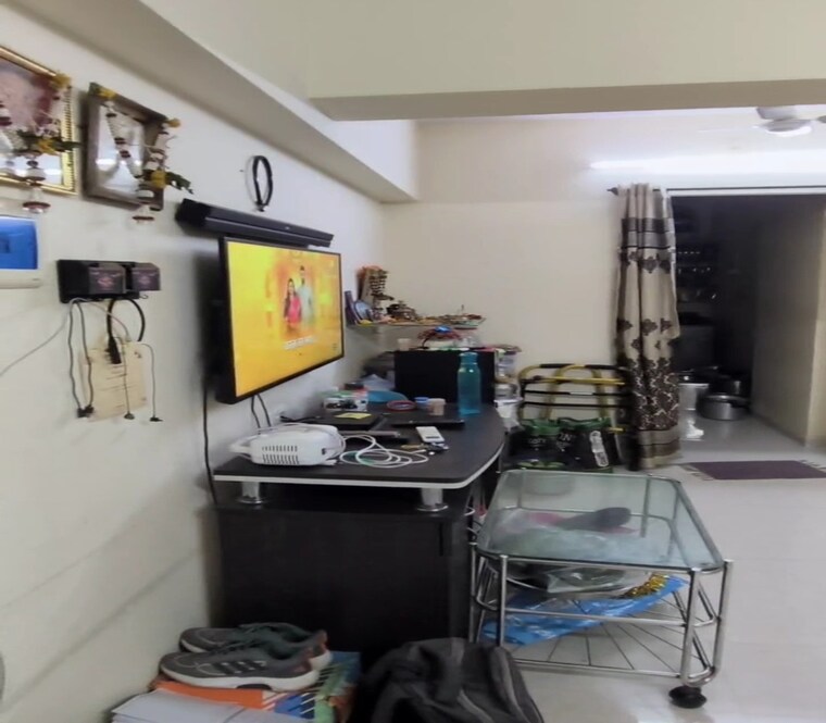 Living Room, dadar east 1 Bedroom 450 Sq.Ft. Apartment In Dadar East Mumbai 9145705