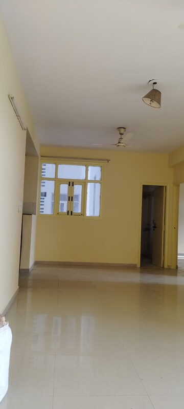 Room in 3 BHK Apartment at Omaxe Heights, Sector 86 – for Rent