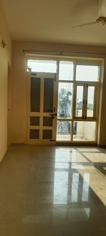 Room in 3 BHK Apartment at Omaxe Heights, Sector 86 – for Rent