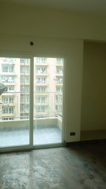 Room in 2 BHK Apartment at Migsun Roof, Raj Nagar Extension – for Sale