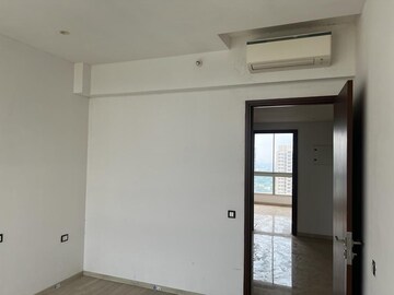 Room in 4 BHK Apartment at One Hiranandani Park, Ghodbunder Road – for Rent
