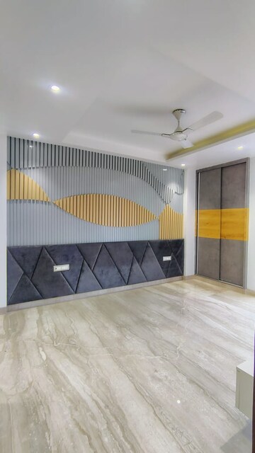 Bedroom in 3 BHK Builder Floor at DLF Atria, Dlf Phase ii – for Rent