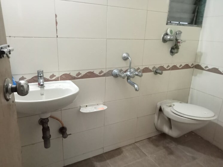 Bathroom, lodha-paradise 2 Bedroom 882 Sq.Ft. Apartment In Majiwada Thane 9145914