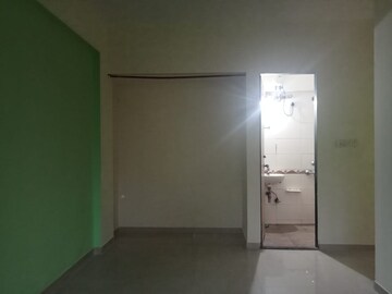 Master Bedroom in 2 BHK Apartment at Lodha Paradise, Majiwada – for Rent