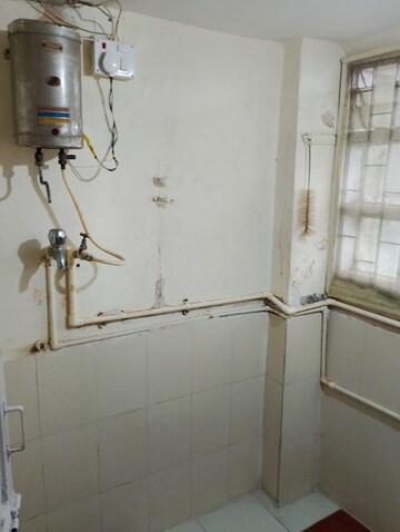 Bathroom in 1 BHK Apartment at Matunga – for Rent