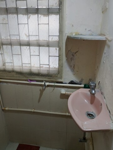 Bathroom in 1 BHK Apartment at Matunga – for Rent