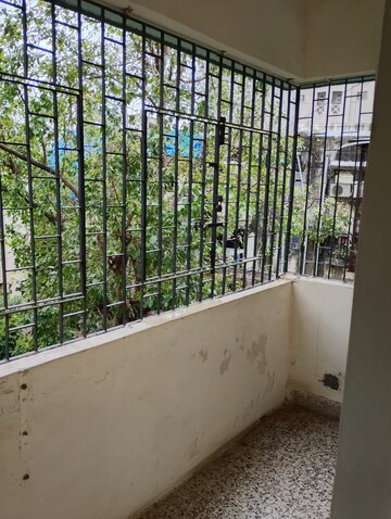 Balcony in 1 BHK Apartment at Matunga – for Rent