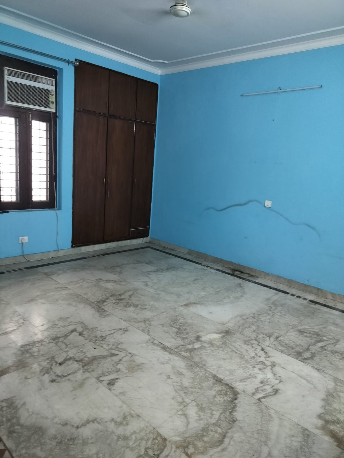 3 BHK + Extra Room Apartment For Rent in RWA Apartments Sector 30