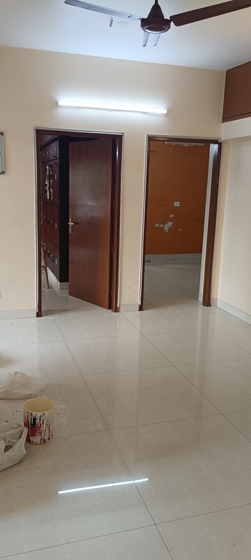 Room in 3 BHK Apartment at Vasant Kunj – for Rent