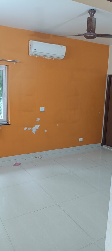 Room in 3 BHK Apartment at Vasant Kunj – for Rent