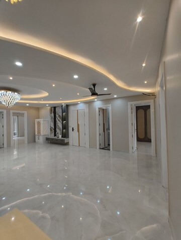 Room in 4 BHK Builder Floor at TDI The Retreat, Sector 89 – for Sale