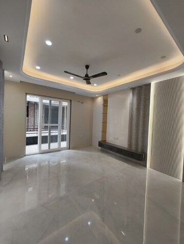 Room in 4 BHK Builder Floor at TDI The Retreat, Sector 89 – for Sale