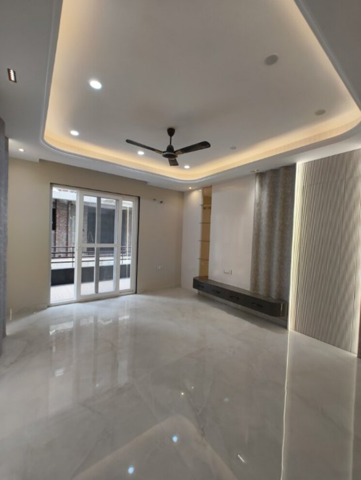 Room, tdi-the-retreat 4 Bedroom 360 Sq.Yd. Builder Floor In Sector 89 Faridabad 9146012