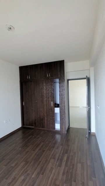 Room in 2 BHK Apartment at RAS Palm Residency, Sector 76 – for Rent