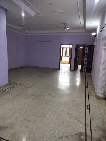 Building Lobby in 4 BHK Apartment at RWA Apartments Sector 30, Sector 30 – for Rent