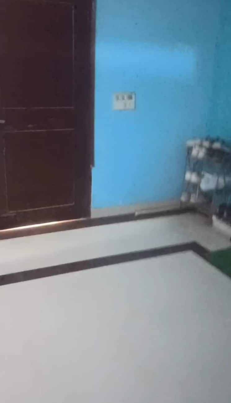 Room, new ashok nagar 3 Bedroom 150 Sq.Yd. Builder Floor In New Ashok Nagar Delhi 9146112