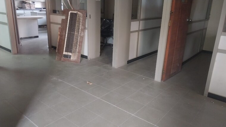 Room, camac street Commercial Office Space 1835 Sq.Ft. In Camac Street Kolkata 9146056