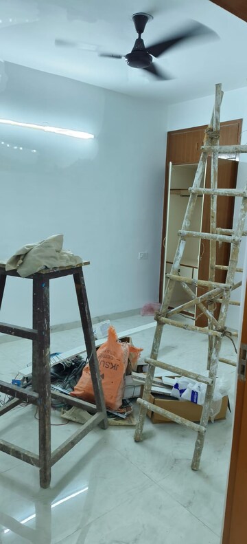 Room in 3 BHK Apartment at Sector 5 Dwarka – for Rent