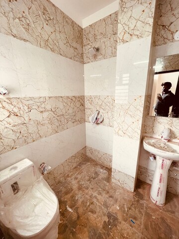 Bathroom in 2 BHK Builder Floor at Sector 43 – for Rent