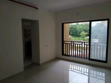 Room in 1.5 BHK Apartment at Rosa Gardenia, Ghodbunder Road – for Rent