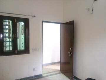 Room in 3 BHK Villa at Green Woods Phase 1, Omega I Greater Noida – for Rent