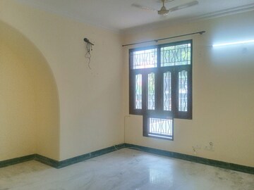 Room in 3 BHK Villa at Green Woods Phase 1, Omega I Greater Noida – for Rent