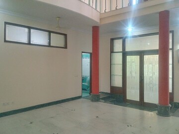 Room in 3 BHK Villa at Green Woods Phase 1, Omega I Greater Noida – for Rent