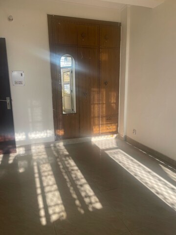 Room in 3 BHK Apartment at Sector 12 Dwarka – for Rent
