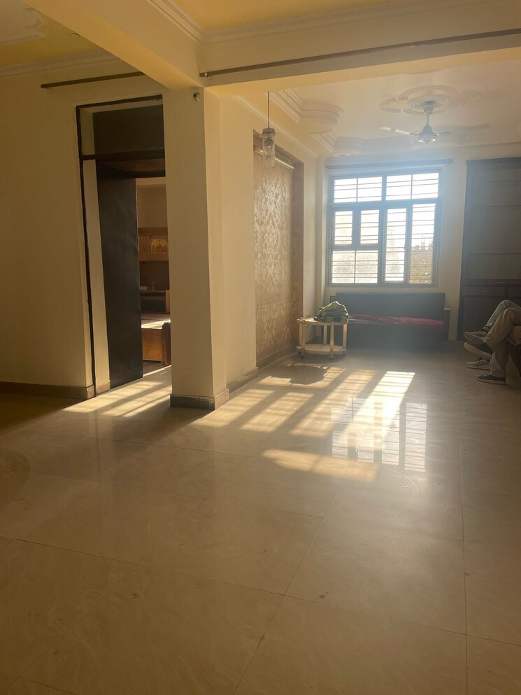 Room, sector 12 dwarka 3 Bedroom 1300 Sq.Ft. Apartment In Sector 12 Dwarka Delhi 9146360