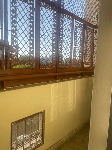 Room in 3 BHK Apartment at Sector 12 Dwarka – for Rent