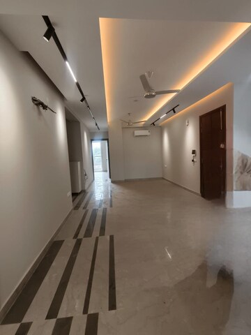 Building Lobby in 3 BHK Builder Floor at Sushant Lok 2, Sector 57 – for Rent