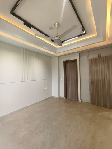 Room in 3 BHK Builder Floor at Sushant Lok 2, Sector 57 – for Rent