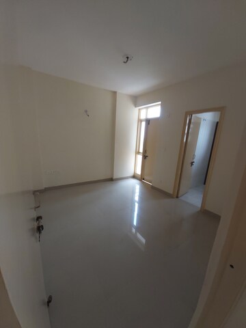 Room in 2 BHK Apartment at RAS Palm Residency, Sector 76 – for Sale