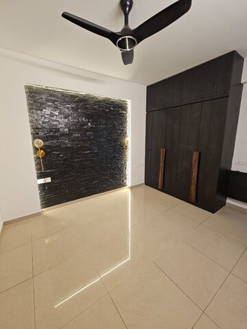 Room in 3 BHK Apartment at Goyal Orchid Piccadilly, Thanisandra Main Road – for Rent