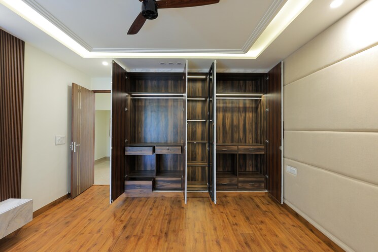 Room, lajpat nagar ii 3 Bedroom 200 Sq.Yd. Builder Floor In Lajpat Nagar ii Delhi 9146735