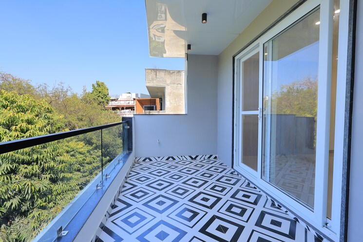 Balcony, lajpat nagar ii 3 Bedroom 200 Sq.Yd. Builder Floor In Lajpat Nagar ii Delhi 9146735