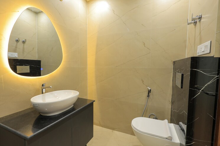 Bathroom, lajpat nagar ii 3 Bedroom 200 Sq.Yd. Builder Floor In Lajpat Nagar ii Delhi 9146735