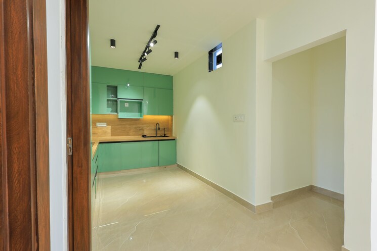 Room, lajpat nagar ii 3 Bedroom 200 Sq.Yd. Builder Floor In Lajpat Nagar ii Delhi 9146735