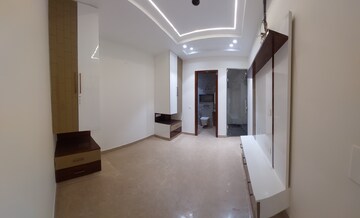 Team Area in 3 BHK Builder Floor at Rohini Sector 8 – for Sale