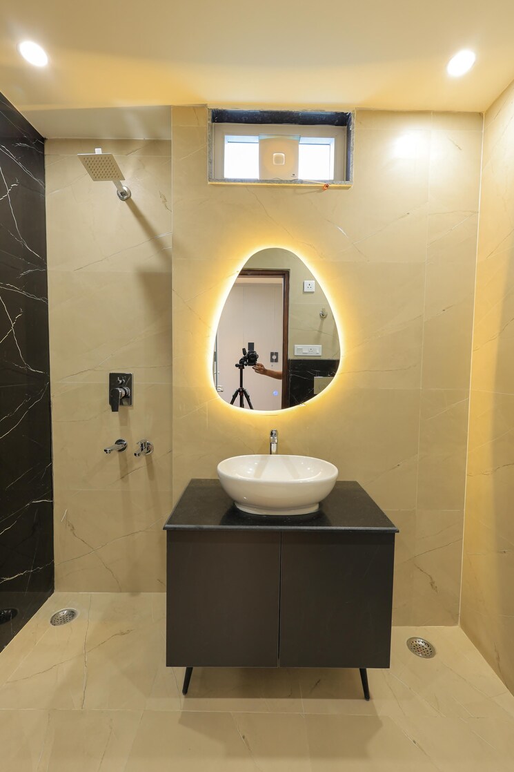 Bathroom, lajpat nagar ii 3 Bedroom 200 Sq.Yd. Builder Floor In Lajpat Nagar ii Delhi 9146882
