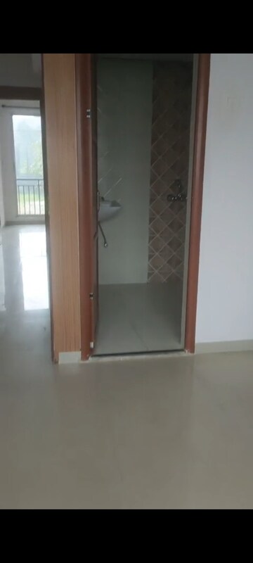 Room in 2 BHK Apartment at Hiraco Eminence, Mira Road – for Rent