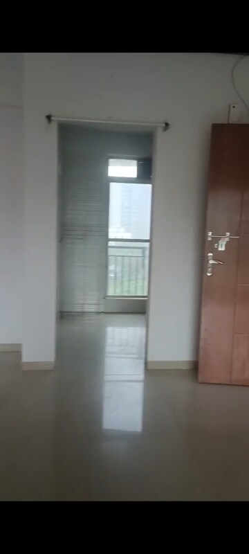 Room in 2 BHK Apartment at Hiraco Eminence, Mira Road – for Rent