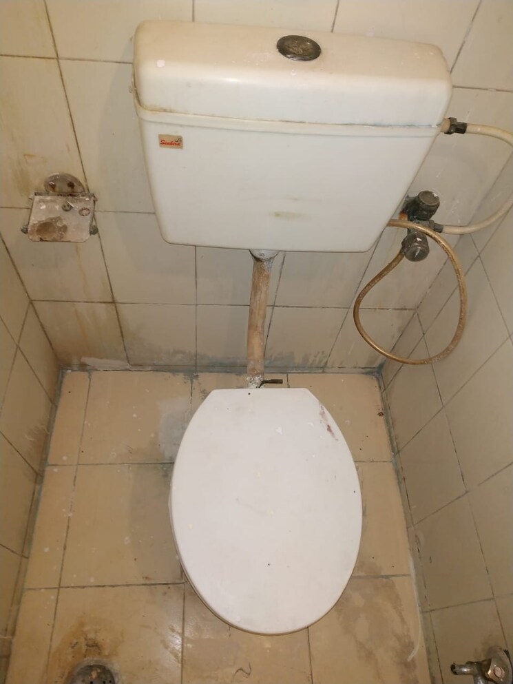 Bathroom, molarband 1 Bedroom 516 Sq.Ft. Apartment In Molarband Delhi 9146986