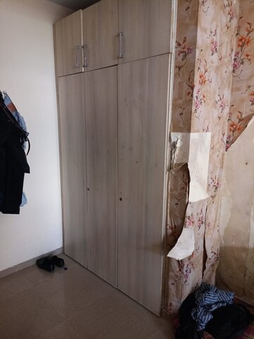 Room in 2 BHK Apartment at Gomti Nagar – for Sale