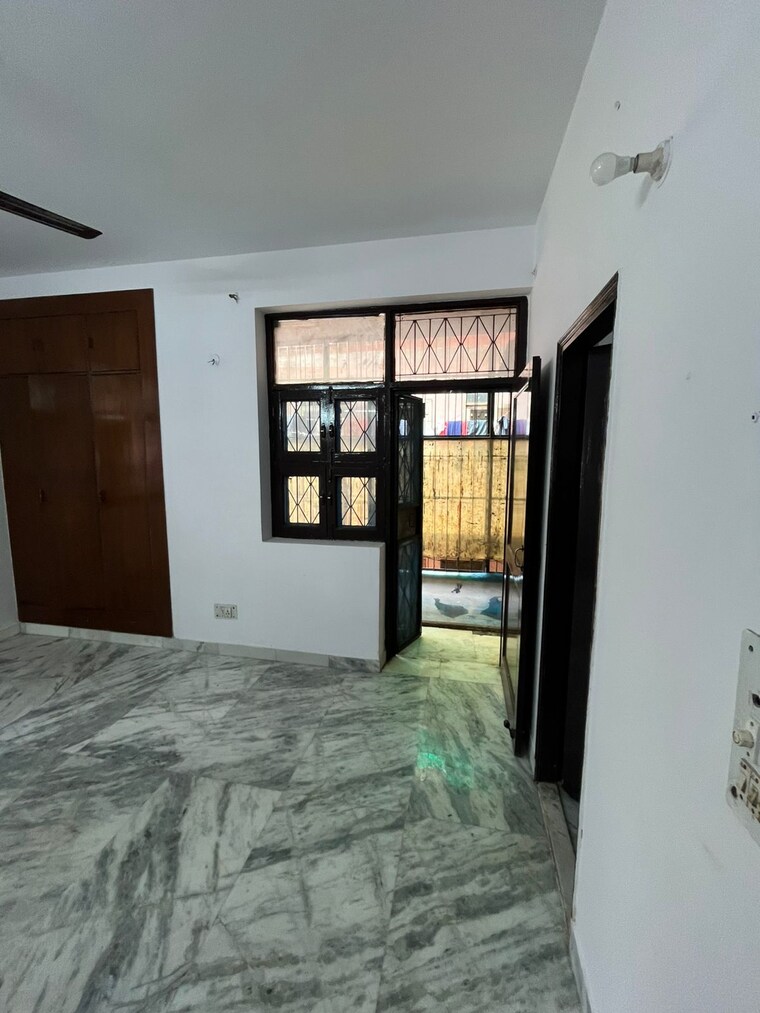 Room, godrej-woods 3 Bedroom 500 Sq.Mt. Independent House In Sector 43 Noida 9147003