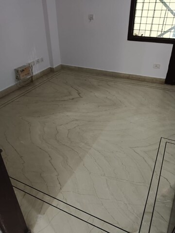Room in 3 BHK Builder Floor at Chittaranjan Park – for Rent